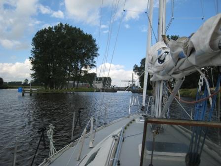 Aanloop naar de Dokwerdsluis vanuit Groningen